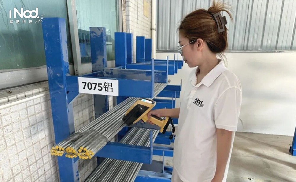 走进东莞厂区｜易诺工程师上门演示手持式光谱仪，现场实测不锈钢材质